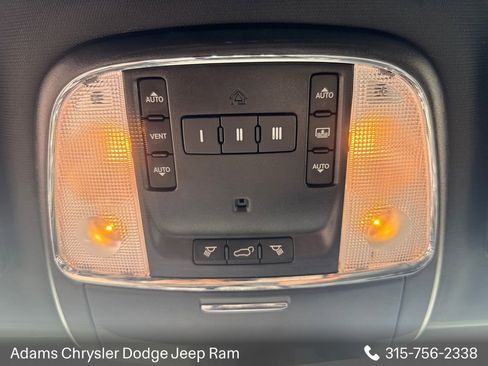 Used 2017 Jeep Grand Cherokee Limited w/ Luxury Group II AWD/4WD image 16