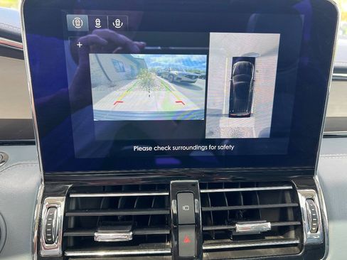 Used 2020 Lincoln Navigator Black Label w/ Cargo Convenience Package AWD/4WD image 11