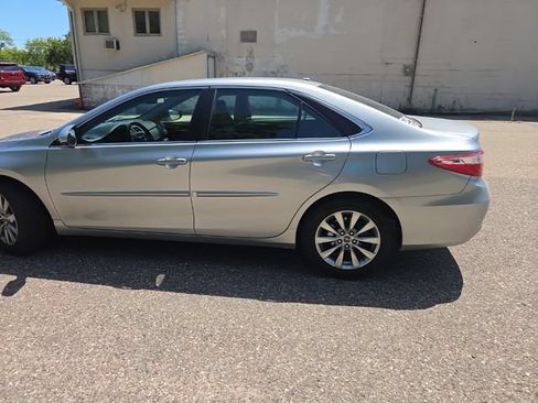 Used 2016 Toyota Camry XLE FWD image 5