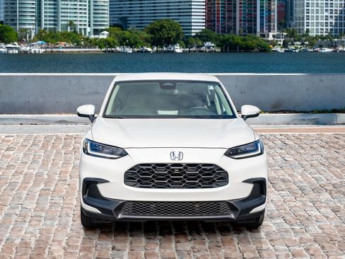 Certified 2023 Honda HR-V LX image 2