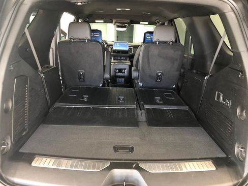 Used 2024 Chevrolet Tahoe Premier w/ Advanced Technology Package AWD/4WD image 13