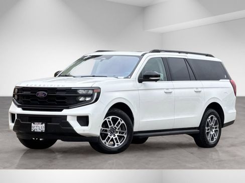 Used 2025 Ford Expedition Max Active AWD/4WD image 2