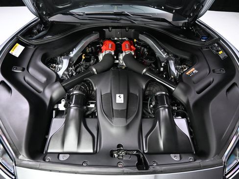 Used 2022 Ferrari Portofino M RWD image 5
