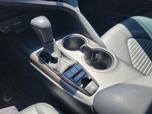 Used 2022 Toyota Camry SE image 19