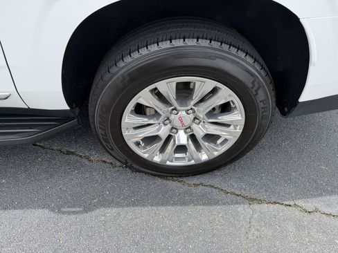 Used 2024 GMC Yukon XL Denali RWD image 41