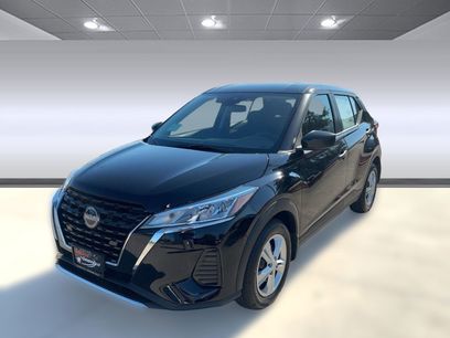 New 2025 Nissan Kicks Play S