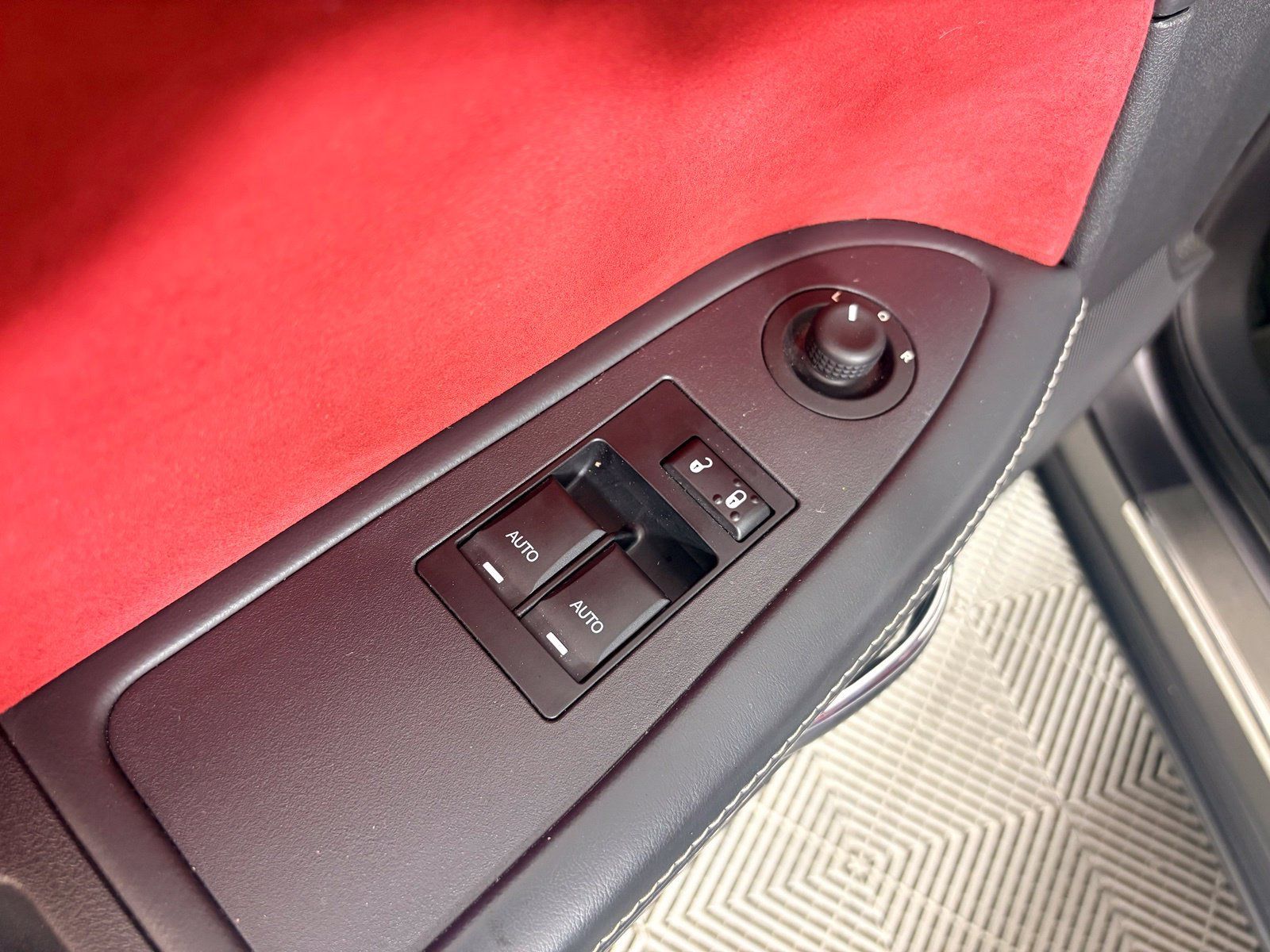 Used 2014 Dodge Challenger SRT8 w/ Harman/Kardon Audio Group RWD image 19