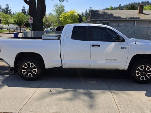 Used 2017 Toyota Tundra SR5 AWD/4WD image 4