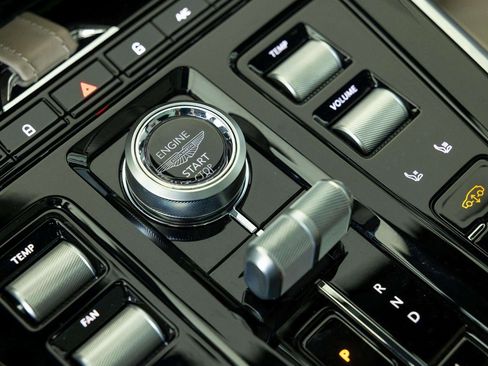 Used 2025 Aston Martin DBX 707 image 31