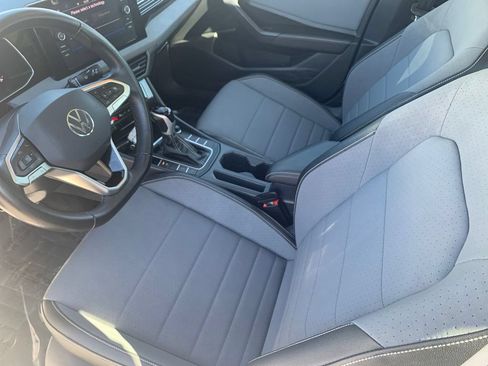 Used 2025 Volkswagen Jetta SE FWD image 13