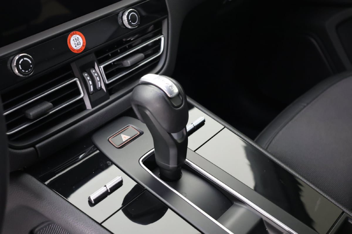 Used 2023 Porsche Macan AWD/4WD image 6