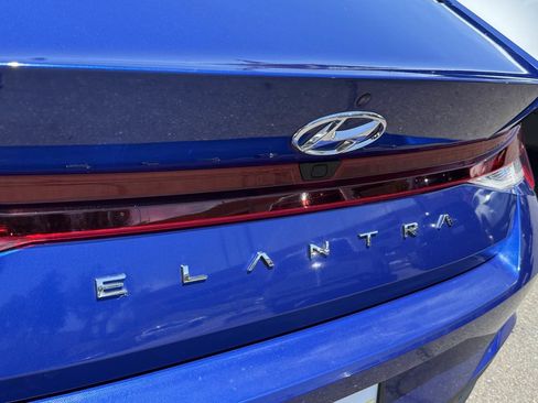 Used 2021 Hyundai Elantra SEL w/ Convenience Package FWD image 9