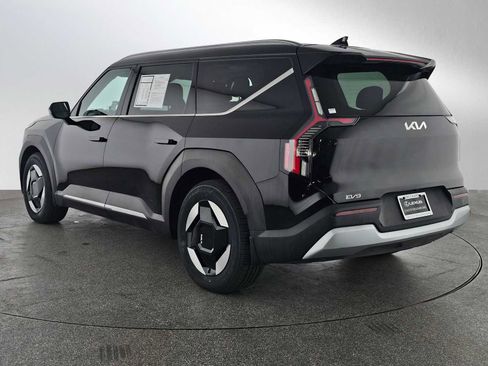 Used 2024 Kia EV9 Wind image 5