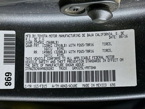 Used 2017 Toyota Tacoma TRD Off-Road image 12