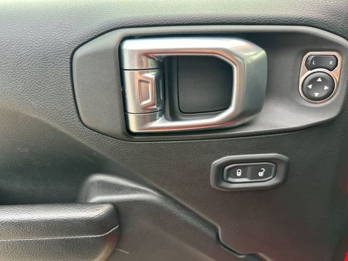 Used 2022 Jeep Gladiator Sport image 18