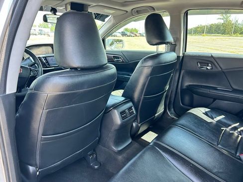 Used 2017 Honda Accord EX image 18