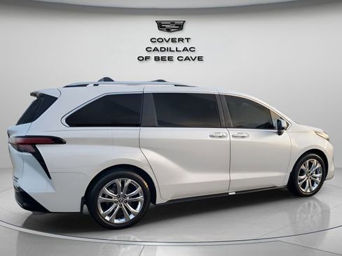Used 2023 Toyota Sienna Platinum image 10