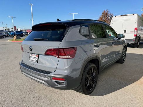 Used 2024 Volkswagen Taos SE image 6