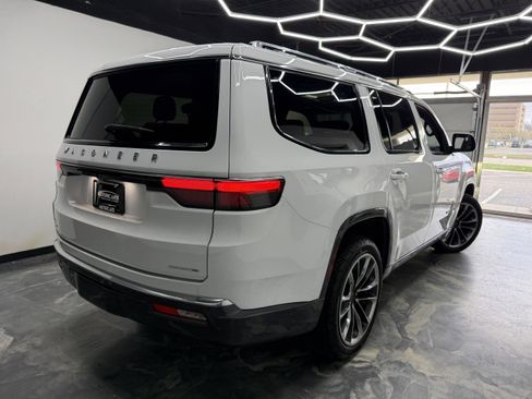 Used 2022 Jeep Wagoneer Series III w/ Premium Group I image 3