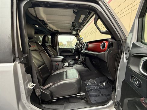 Used 2018 Jeep Wrangler Rubicon w/ Steel Bumper Group image 12