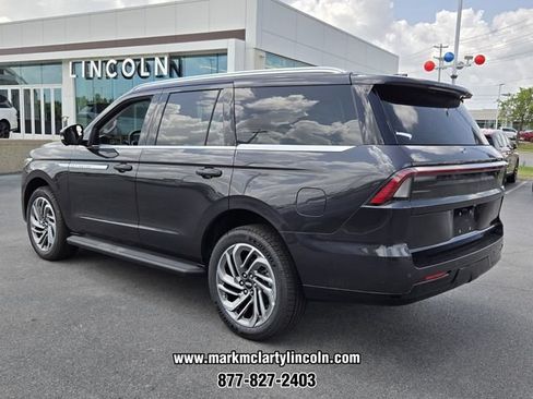 New 2027 Lincoln Navigator Premiere RWD image 3