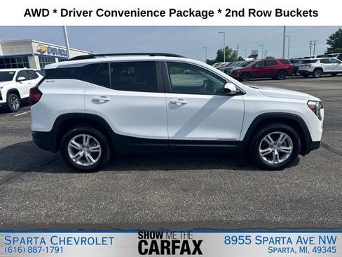 Used 2024 GMC Terrain SLE w/ Driver Convenience Package AWD/4WD image 2