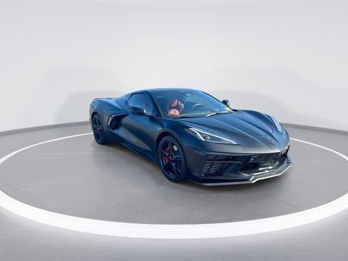 Used 2025 Chevrolet Corvette Stingray Premium Conv w/ Z51 Performance Package RWD image 2
