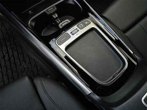 Used 2025 Mercedes-Benz GLA 250 image 24