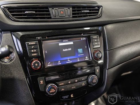 Used 2020 Nissan Rogue SV image 27