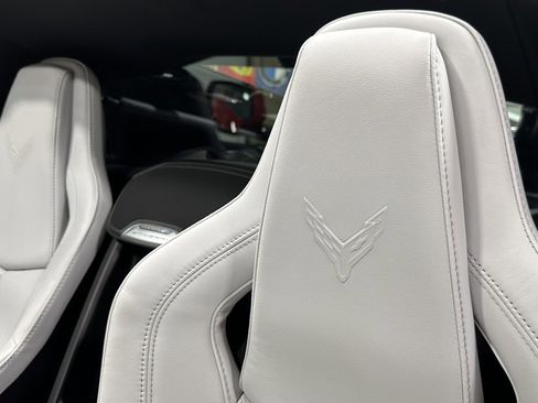 Used 2021 Chevrolet Corvette Stingray Coupe w/ Z51 Performance Package image 29