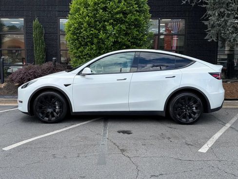 Used 2022 Tesla Model Y Long Range AWD/4WD image 9