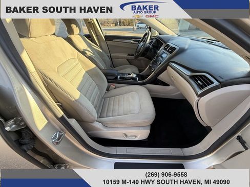 Used 2017 Ford Fusion SE image 9