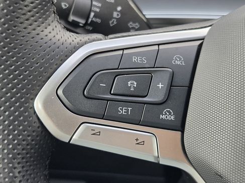 Used 2025 Volkswagen Tiguan SE R-Line FWD image 22