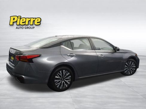 Used 2024 Nissan Altima 2.5 SV image 4