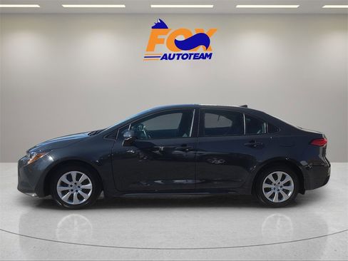 Certified 2025 Toyota Corolla LE image 2