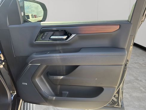 New 2026 GMC Yukon Denali w/ Sun & Power Step Package image 13