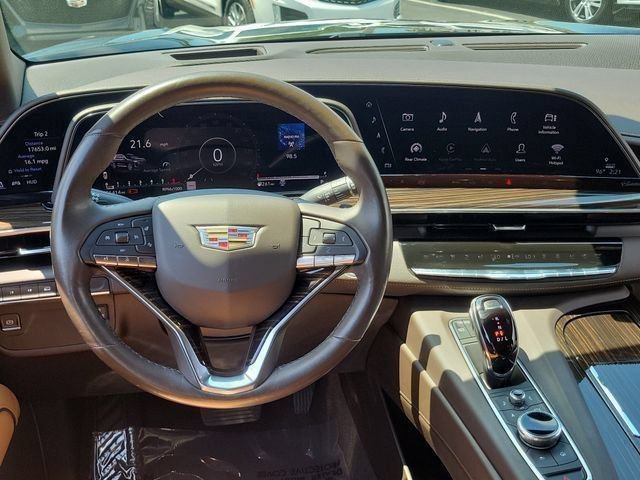 Used 2021 Cadillac Escalade Premium Luxury AWD/4WD image 17