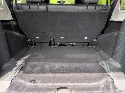 Used 2016 Jeep Wrangler Unlimited Rubicon w/ Connectivity Group image 36