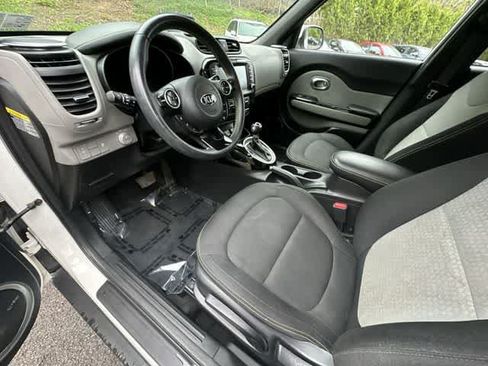 Used 2016 Kia Soul + w/ Audio Package FWD image 15