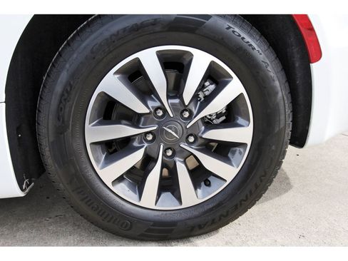 Used 2021 Chrysler Pacifica Limited w/ Uconnect Theater Family Group image 34