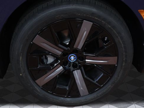 Used 2025 BMW iX xDrive50 w/ Premium Package image 9