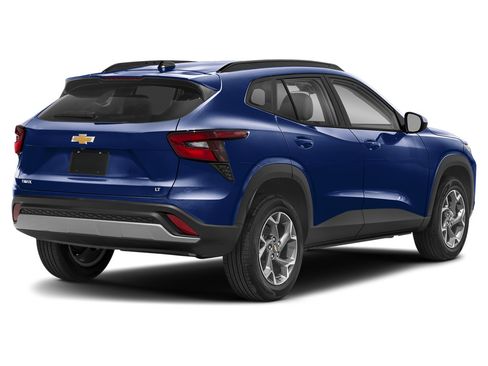 Used 2024 Chevrolet Trax LT w/ Driver Confidence Package FWD image 2