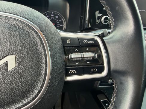 Used 2022 Kia Sorento S FWD image 19