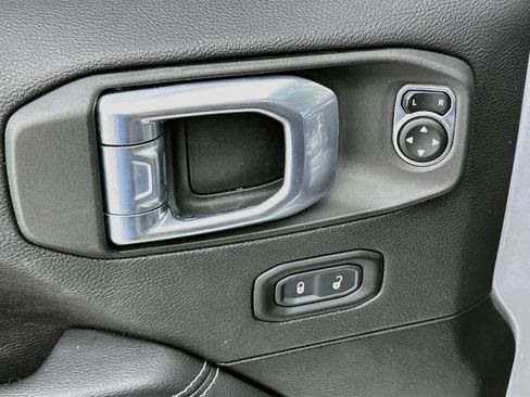 Used 2023 Jeep Wrangler Unlimited Sahara w/ Cold Weather Group AWD/4WD image 15