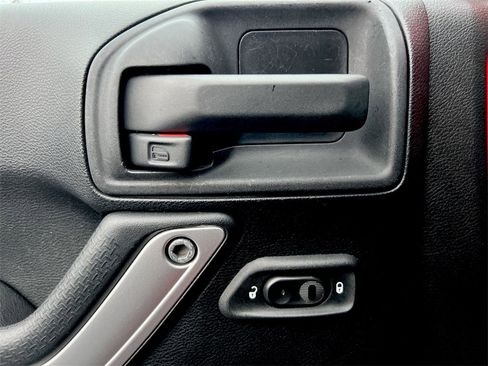 Used 2015 Jeep Wrangler Unlimited Sahara w/ Max Tow Package image 19