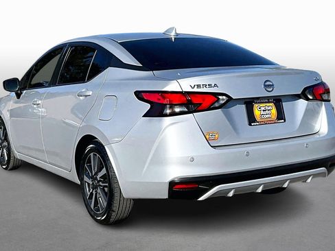 Used 2021 Nissan Versa SV image 11