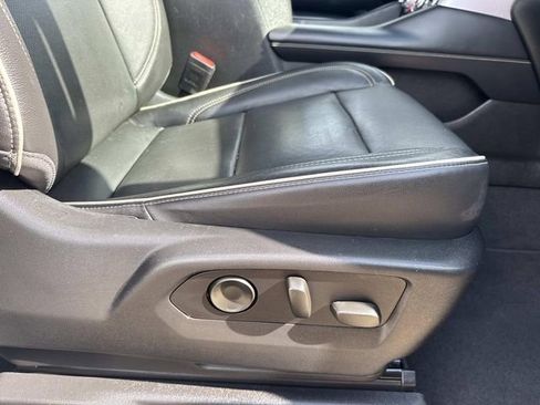 Used 2021 GMC Yukon XL SLT w/ SLT Luxury Plus Package image 16