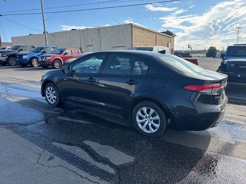 Used 2022 Toyota Corolla LE image 8