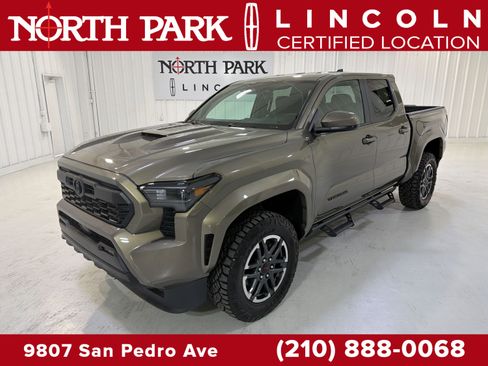 Used 2025 Toyota Tacoma TRD Sport AWD/4WD image 1