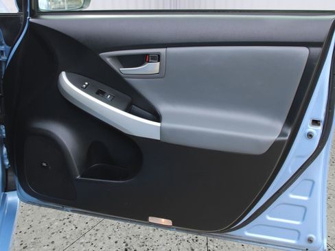 Used 2015 Toyota Prius Prime Advanced image 36